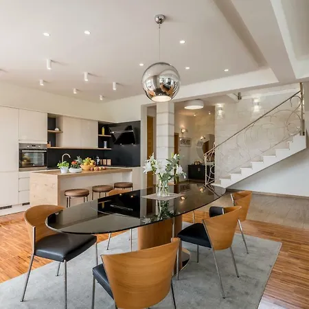 Fox Exclusive Willa *