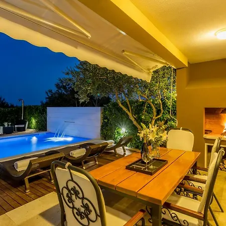 Fox Exclusive Kaštela