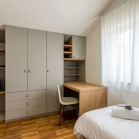 Fox Exclusive Willa *