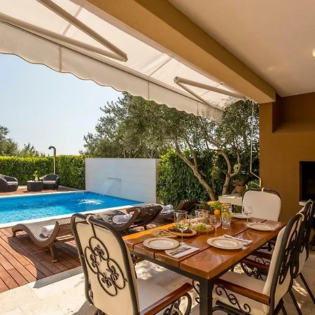 Fox Exclusive Villa *