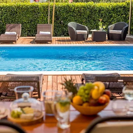 Fox Exclusive Villa *