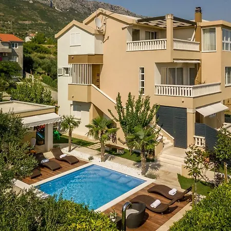 Villa Fox Exclusive *