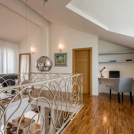 Fox Exclusive Kaštela