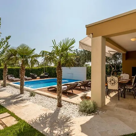 Fox Exclusive Villa *