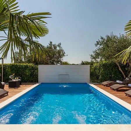 Fox Exclusive Kaštela